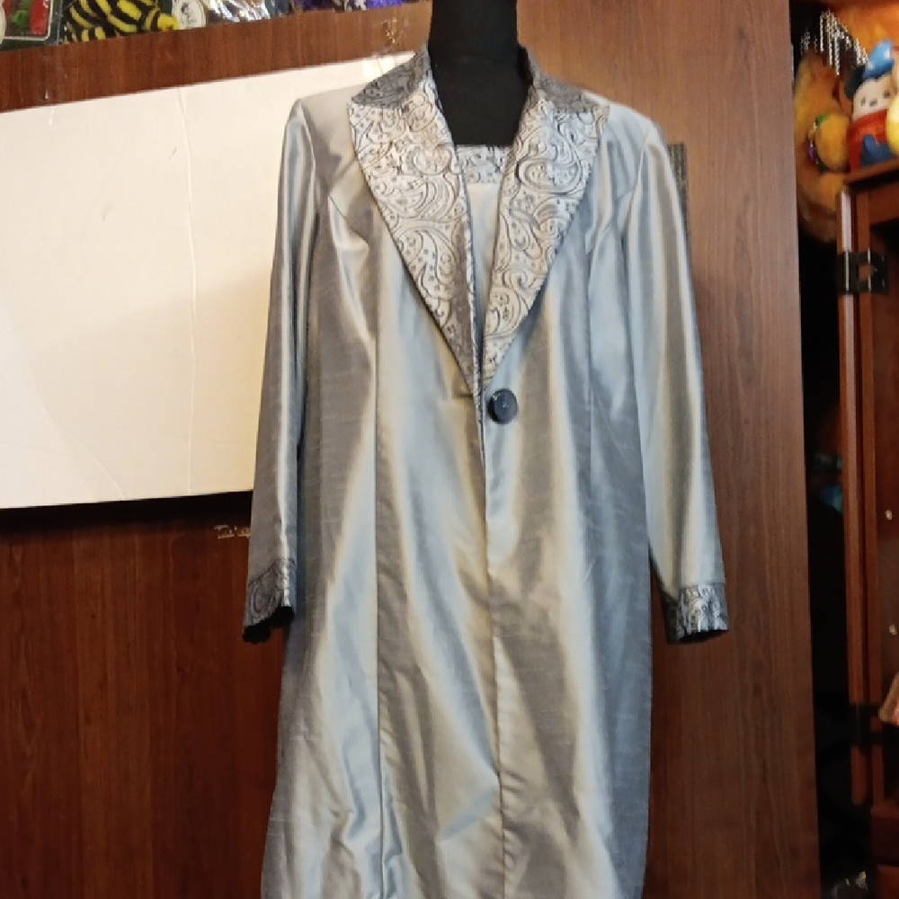Elegant Silver-Gray Long Dress Coat with Embroidered Lapel